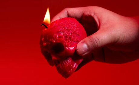Elevate your dark décor with this gothic skull wax candle, hand-poured and rich in detail. Perfect for ritual, mood lighting, or seductive ambiance.