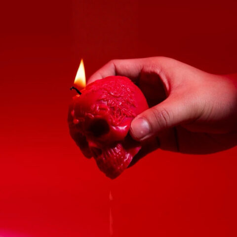 Elevate your dark décor with this gothic skull wax candle, hand-poured and rich in detail. Perfect for ritual, mood lighting, or seductive ambiance.