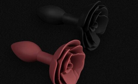 Rose-shaped silicone butt plug with petal details